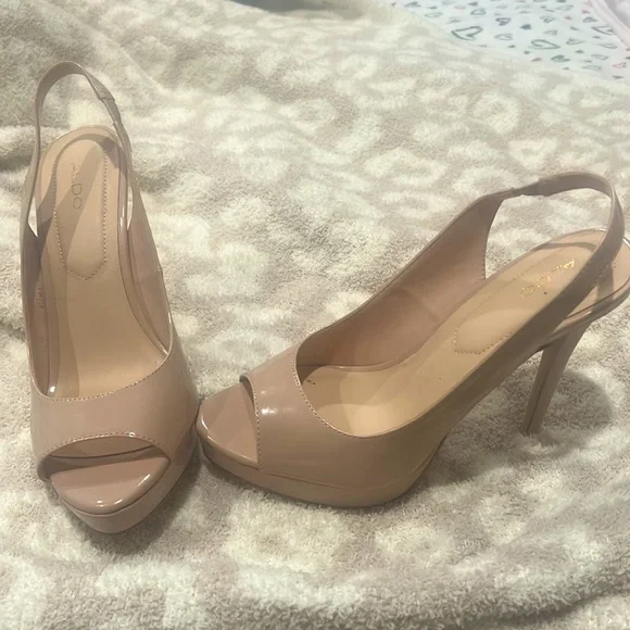 Never worn, 4 Inch heel - Picture 3 of 4